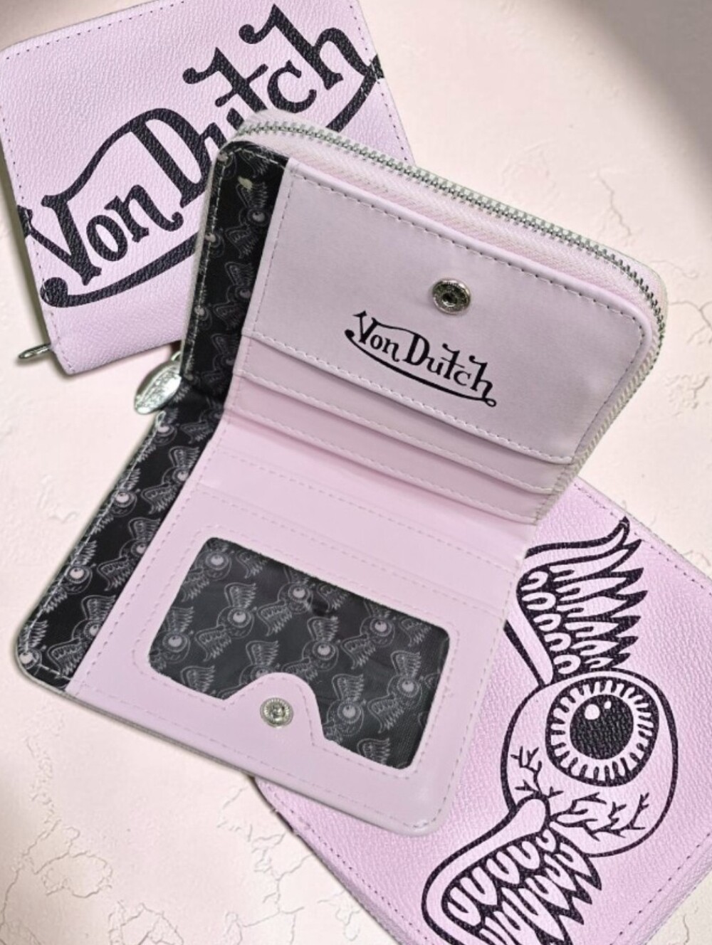 Von Dutch Signature Flying Eye Pink Faux Leather Zip-Up BillFold Womens Wallet
